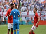 Steven Gerrard chỉ trích trọng tài sau trận giao hữu bạo lực