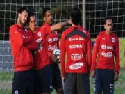 Tuyển Chile bị trực thăng Brazil quấy phá