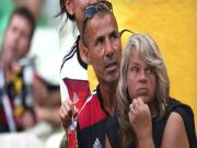 Bố mẹ sao tuyển Đức bị gí súng vào đầu