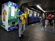 World Cup kỳ lạ: Máy bán áo tự động