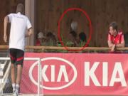 Mueller cho thành viên trong đội ăn bóng thay vì ăn trưa