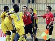 Vấn nạn trọng tài: Từ World Cup đến V-League