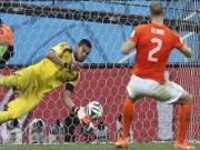 Vì sao Van Gaal để "tội đồ" Vlaar thực hiện quả sút luân lưu đầu tiên