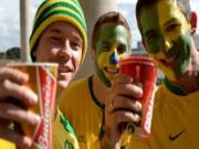 World Cup 2014: Bóng đá, bia và ẩu đả