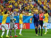 Hà Lan được trọng tài "biếu không" hai bàn thắng?