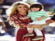 Shakira mang con trai lên sân khấu tại Lễ bế mạc World Cup 2014