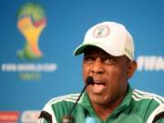 Thất trận, HLV Keshi chỉ trích từ thủ môn đến trọng tài