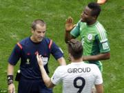 Nigeria thua trận, Mikel quay ra “ăn vạ” Giroud chơi cùi chỏ