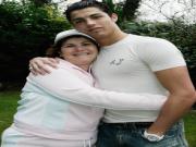 Sốc: Cristiano Ronaldo từng bị mẹ đẻ "rũ bỏ" không thương tiếc