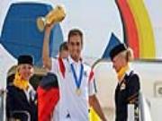 Philipp Lahm giã từ sự nghiệp thi đấu quốc tế: Tạm biệt người khổng lồ tí hon
