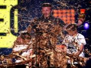 Cha con nhà Becks được "tắm vàng" ở Mỹ