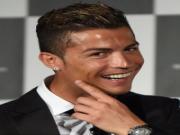 Ronaldo khoe trang sức "sáng lấp lánh" ở Nhật