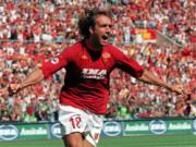 Top 10 cầu thủ "ngoại tam tuần" đắt giá nhất hành tinh