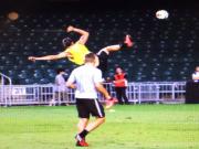 Ngứa chân, Ibrahimovic lại giở "tuyệt kỹ Taekwondo"