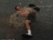 Wilshere lại "làm trò" khiến "Giáo sư" Wenger nóng mắt