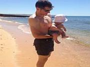 Vì con trai, Casillas hung hăng thoá mạ lại fan