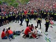 Hai CĐV của Costa Rica bị đâm trọng thương