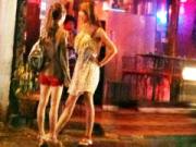 Chiêu "đá bóng" của gái bán dâm mùa World Cup