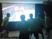 Lấy tinh thần đá với Đức, cầu thủ Brazil xem đấu võ