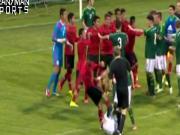 Cầu thủ lao vào ẩu đả như phim "chưởng"