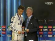 Ronaldo bồi hồi xúc động nhận danh hiệu từ tay ông thầy cũ đáng kính Sir Alex