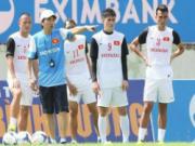 HLV Miura bị "ép" sử dụng trợ lý Việt