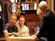 Chuyện đỏ đen ở Premier League: Khi Terry và Rooney cũng "khát nước"