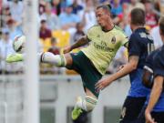 Bí trung vệ, MU bất ngờ nhắm “lão tướng” Mexes