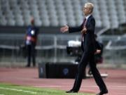 Arsene Wenger "nổi điên" sau trận hoà trên đất TNK