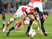 Arsenal hòa may trên đất TNK: Chạy trốn trong sợ hãi