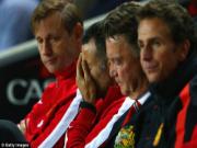 MU thảm bại cực kỳ nhục nhã, Van Gaal vẫn ngoan cố biện minh