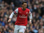 Arsenal nhận quà đầu năm, Mesut Ozil  sắp tái xuất