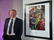 Sir Alex Ferguson làm từ thiện ủng hộ trẻ em Việt Nam