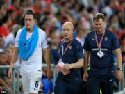 Phil Jones chấn thương, hàng thủ MU lại rơi vào khủng hoảng