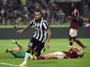 Milan 0-1 Juventus: Carlos Tevez lại toả sáng