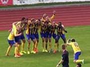 Màn ăn mừng siêu độc theo phong cách "chụp ảnh"