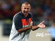 Đặt thầy Giôm và thầy Nhật lên bàn cân