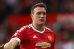 Phil Jones bất ngờ bảo vệ Van Gaal sau chuỗi trận tệ hại của M.U