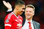 HLV Louis van Gaal: "Hãy khen Smalling, đừng khen tôi"
