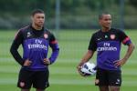 Đã xác định được khoảng thời gian Walcott và Chamberlain phải nghỉ thi đấu