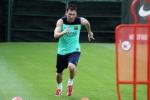 Ngôi sao Messi lập siêu phẩm sút phạt trên sân tập sau chấn thương