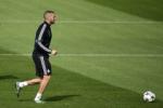 Chăm chỉ tập luyện Benzema vẫn không được ra sân