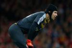 Petr Cech chính thức xác lập kỷ lục vô tiền khoáng hậu tại Premier League