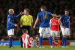 Arsenal trả giá "cực đắt" cho chiến thắng trước Leicester