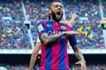 Dani Alves “ngó lơ” MU để ở lại Barca?