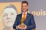 HLV Van Gaal chính thức có danh hiệu đầu tiên của mùa giải