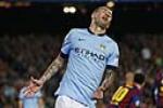 Kolarov bóng gió muốn rời Man City
