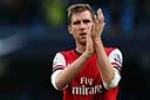 "Arsenal không thể vô địch Premier League nếu vẫn dùng Mertersacker"