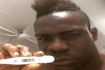 Tiền đạo Balotelli của Liverpool "khoe" bằng chứng... bị ốm