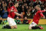 Rooney dính chấn thương: Cơ hội để Van Persie thể hiện mình